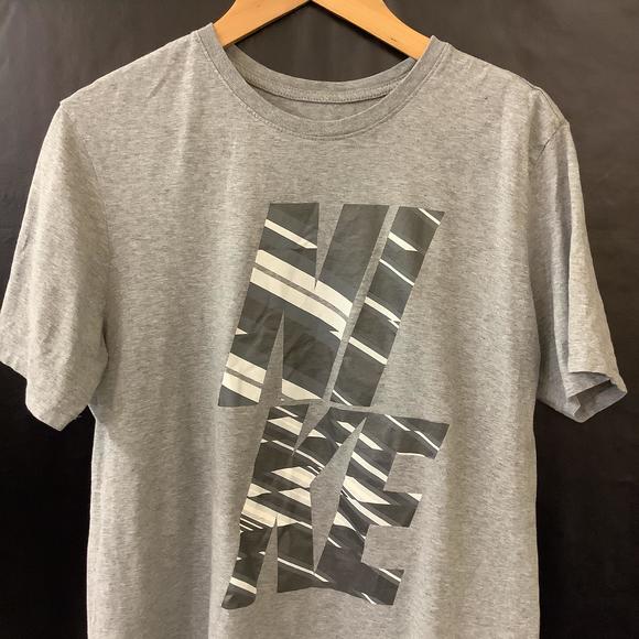The Nike Tee Crew Neck Tee - Size L - Grey - Athletic Cut - Cotton - P2P 22” - Picture 4 of 5